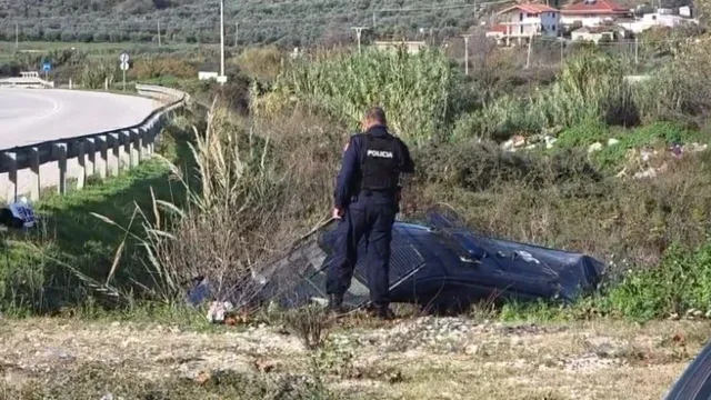 Aksident i rëndë në Fier, furgoni i Policisë përfundon