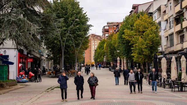 Komunat në veri votojnë për t’u tërhequr nga