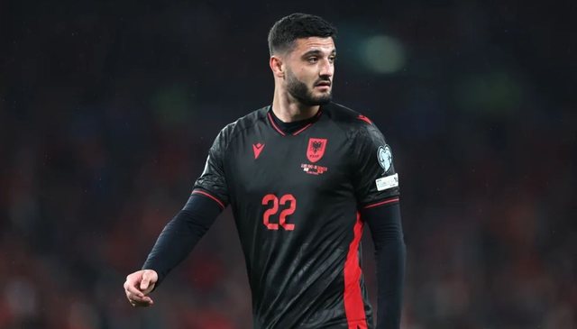Italian&euml;t frenojn&euml; p&euml;r Broj&euml;n, dy pengesa t&euml; m&euml;dha