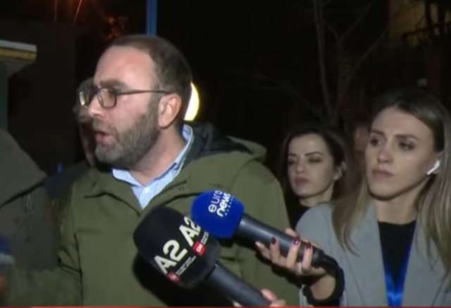 Bardhi n&euml; Komisariatin nr.1: Nj&euml; protestues i dhunuar gjat&euml;