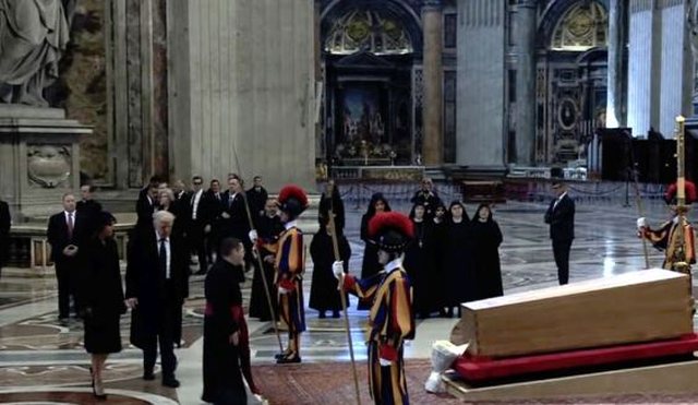 I jepet lamtumira Papa Françeskut/ Presidenti amerikan, Donald Trump
