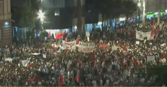 Pas 3 or&euml;sh protest&euml; te Kryeministria, qytetar&euml;t nisin marshimin