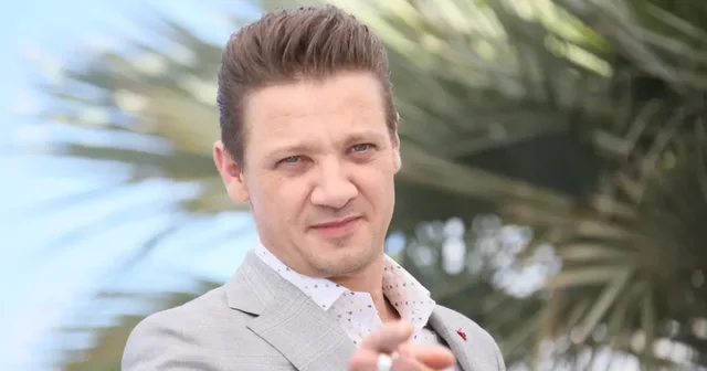 Jeremy Renner publikon librin e tij të ri ''Frymëmarrja