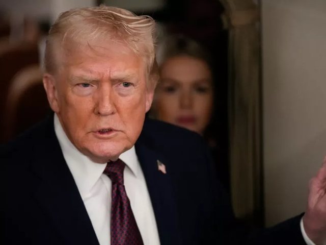 Sht&euml;pia e Bardh&euml;: Trump synon t&euml; shteroj&euml; t&euml; gjitha