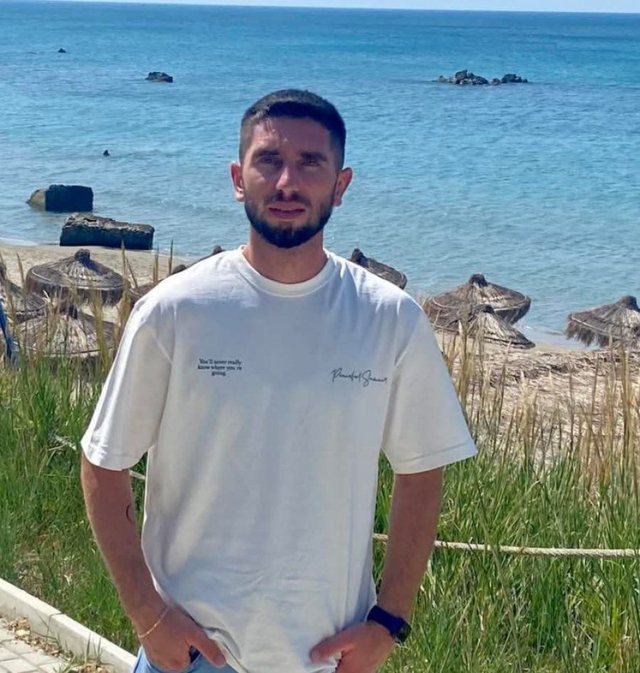 27-vjeçari u gjet i djegur në makinën e tij, zbardhet ngjarja e