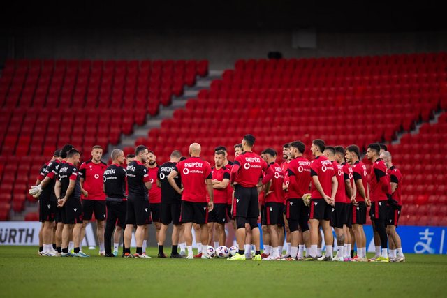 Epoka Maran nisi me humbje, Komb&euml;tarja bie n&euml; renditjen e FIFA, Kosova