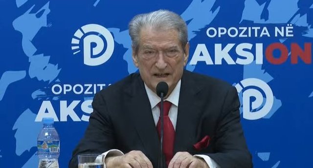 Berisha ironizon listën e kandidatëve të PS-së dhe Ceno