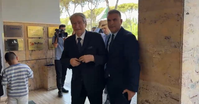 Sali Berisha takohet me Ilir Met&euml;n, shkon p&euml;r ngush&euml;llime pas