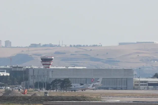 Turqi/ Zhduket avioni q&euml; transportonte shefin e ushtris&euml; libiane