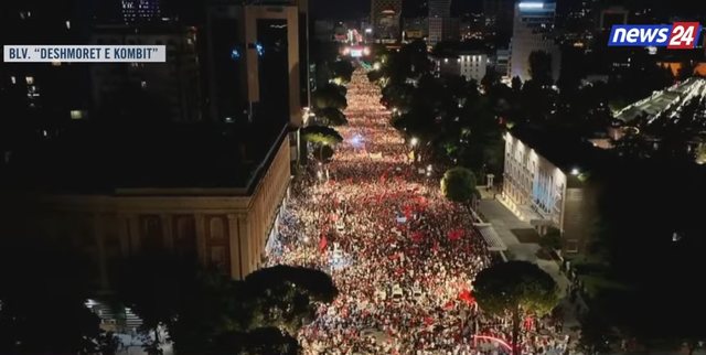 Protesters begin siege of Prime Minister's Office: Tonight we will wake up