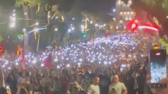 Pas pak nis protesta e 10 n&euml; Tiran&euml;, shqiptar&euml;t n&euml;