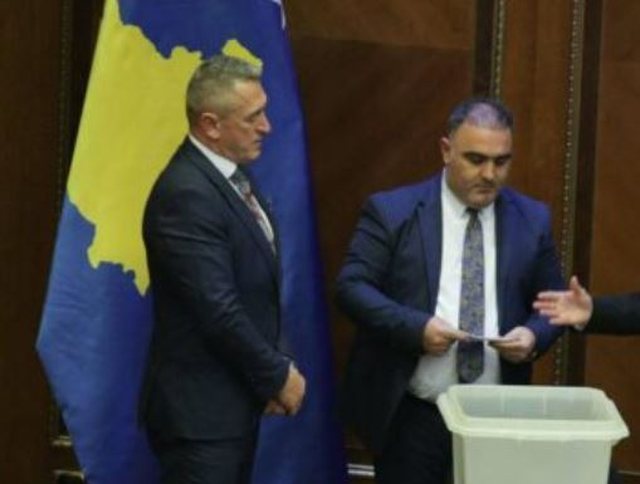 Ndërpritet seanca, Nenad Rashiç nuk siguron votat për