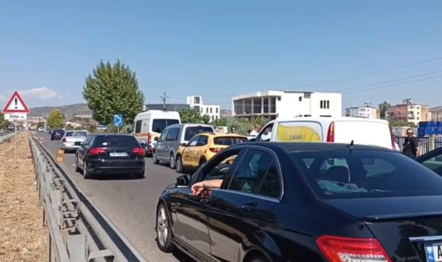 Aksident në aksin Fier-Lushnje, 5 makina përplasen njëra pas