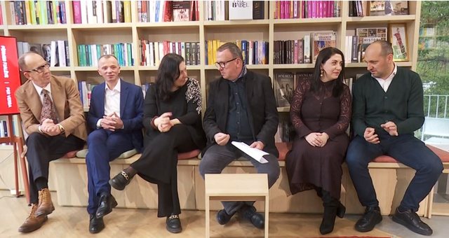 Themelohet &ldquo;Forumi i Shkrimtar&euml;ve&rdquo;: Treg i p&euml;rbashk&euml;t