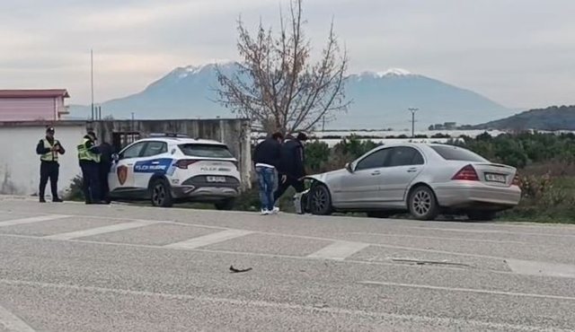 Aksident në në aksin Lushnjë-Berat, tre makina përplasen me