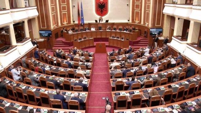 Nis seanca plenare me 6 interpelanca, mes tyre edhe nj&euml; me kryeministrin