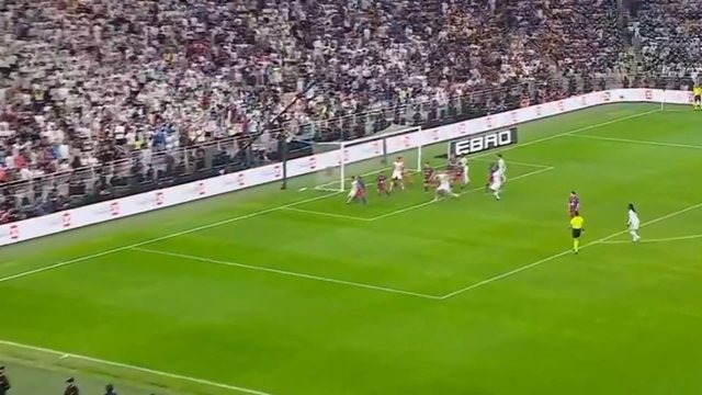 Barcelona-Real Madrid / The second half begins, the teams seek the trophy