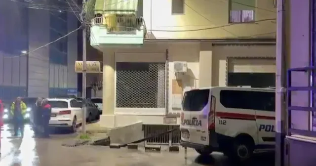 Konflikt n&euml; Fier! Qytetari i p&euml;rplas der&euml;n n&euml; fytyr&euml;,