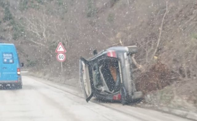 Aksident i r&euml;nd&euml; n&euml; aksin Librazhd&ndash;Elbasan, p&euml;rmbysen