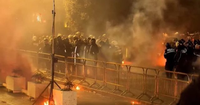 "Nj&euml; efektiv, n&euml; gjendje t&euml; r&euml;nd&euml;", dhuna