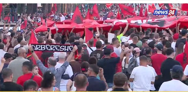 Nga “Rogner” te sheshi “Skënderbej”, mbushet edhe
