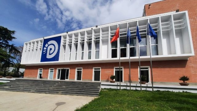 Zgjidhet kreu i PD-s&euml; n&euml; Lushnje