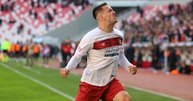 Rei Manaj çan rrjetën e portës së Galatasaray, shqiptari