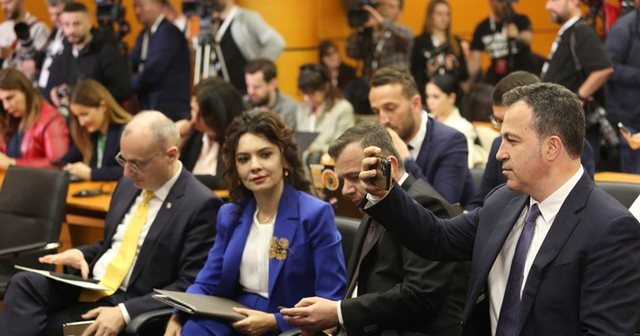 Sanksione t&euml; rrepta financiare p&euml;r deputet&euml;t, Peleshi