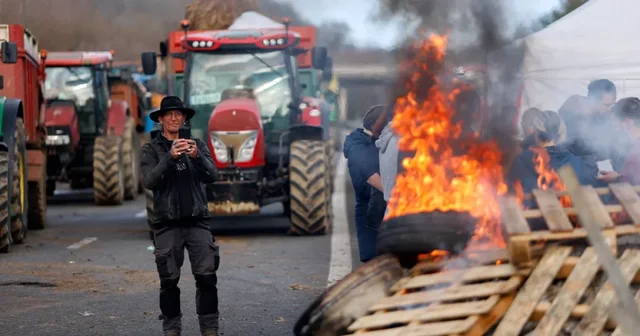 Bllokadë nga fermerët francezë kundër marrëveshjes