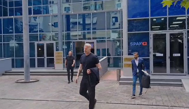 Vila e Ballukut n&euml; em&euml;r t&euml; tij, ish-drejtori i Milanit Igli Tare