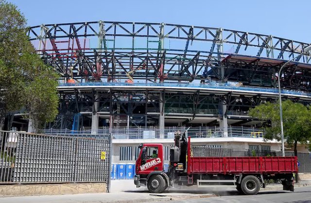 Stadiumi “Camp Nou” nuk plotëson kushtet, Barcelona rrezikon