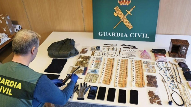 Vidhnin para dhe bizhuteri, arrestohen &ldquo;skifter&euml;t&rdquo;