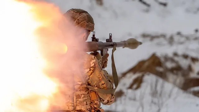 Rreth 4 vite nga nisja e luftës/ SHBA, Ukraina dhe Rusia ulen për