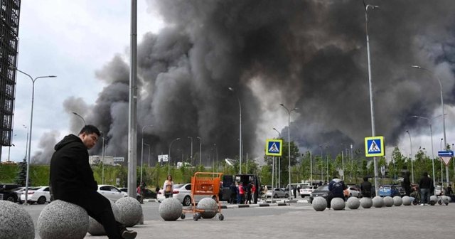 P&euml;rshkall&euml;zohet lufta, dron&euml;t ukrainas godasin rafinerin&euml; e
