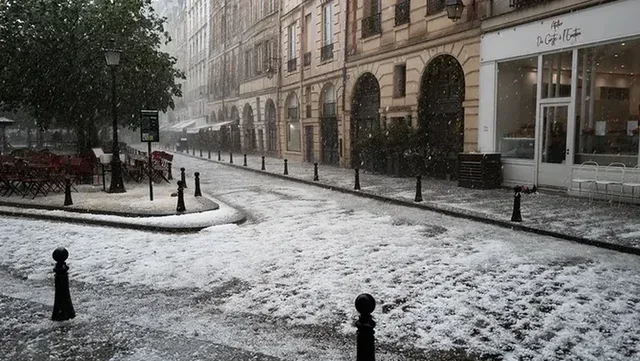 VIDEO/ Pas temperaturave të larta, Parisi goditet nga stuhi breshëri