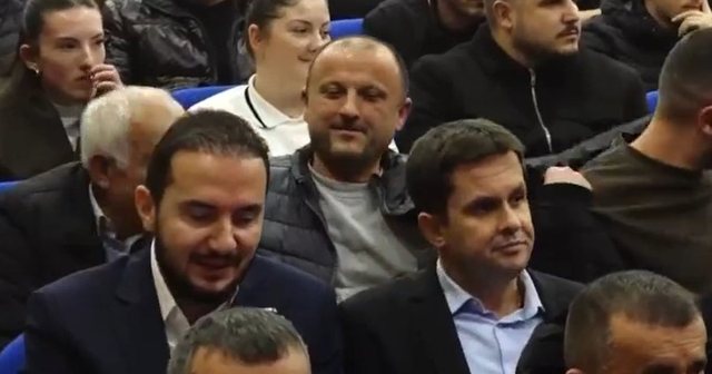 Takimi me strukturat e PD në Durrës, Ervin Salianji pritet me