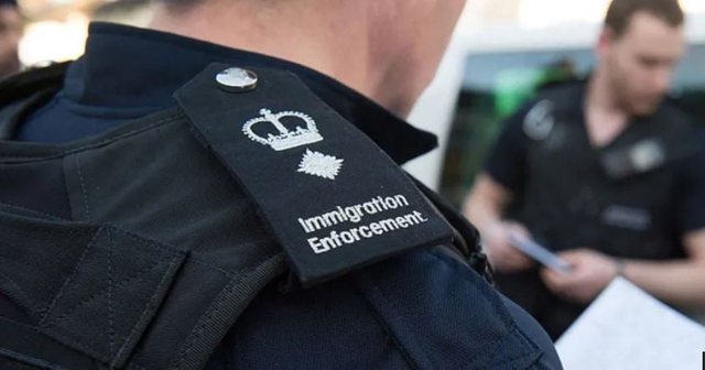 Vjedhje dhe pastrim parash n&euml; imigracionin britanik, akuzohet edhe nj&euml;