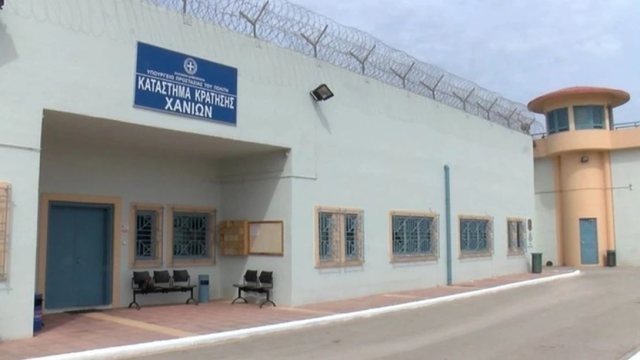 Vrau me thik&euml; pakistanezin n&euml; qeli, d&euml;nohet me burg