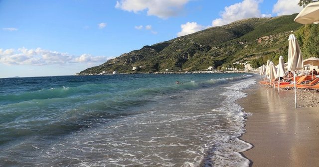 Panik në Vlorë! Parashutisti humbet ekuilibrin dhe përfundon
