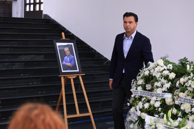 Lulzim Basha merr pjesë në  homazhet e zhvilluara në nderim