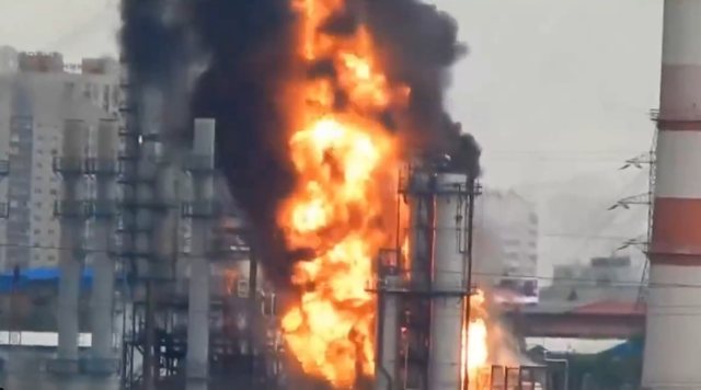 Ukraina sulme masiv me dronë në rafinerinë kryesore të