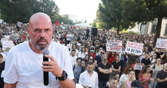 E shan&euml; n&euml; rrjetet sociale, Ylli Manjani shp&euml;rthen keq n&euml;