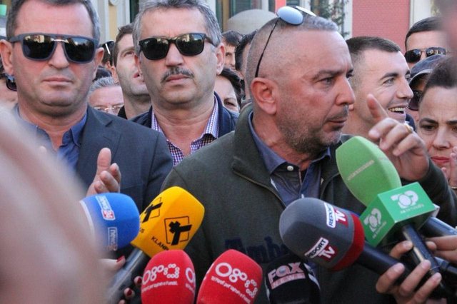 Protesta/ Aktivisti i PD i kthehet Berishës: Si mund të dalim ne