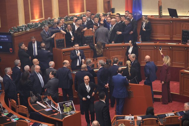 Tensionet në Kuvend, PS kërkon përjashtimin e 29 deputetëve