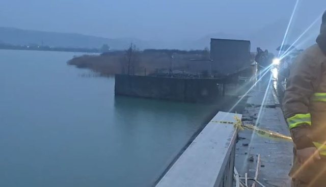 Accident on the Spathari Bridge / The 3 people inside the car went out to the