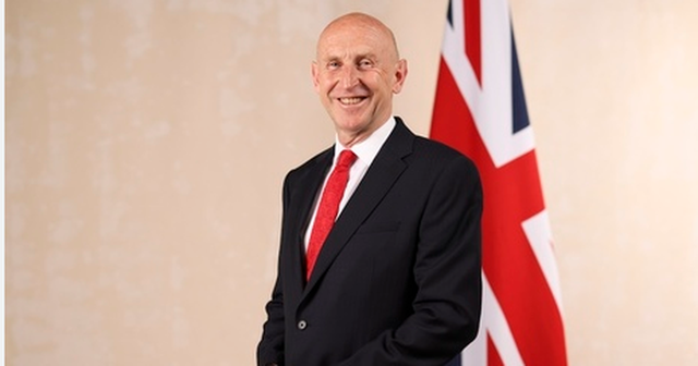 Ministri britanik i Mbrojtjes braktis postin: Qeveria po neglizhon