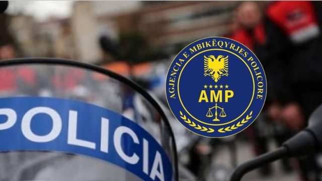 Shkaktoi aksident n&euml; gjendje t&euml; dehur ku u plagos&euml;n n&euml;na me