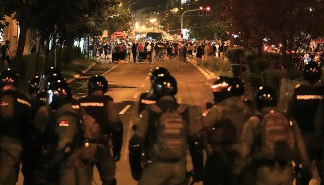 Protestat e dhunshme në Serbi, DW: BE dënon ashpër Beogradin,