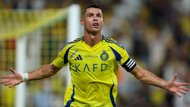 Ronaldo reaches renewal agreement with Al Nassr, 500 thousand euros per day for