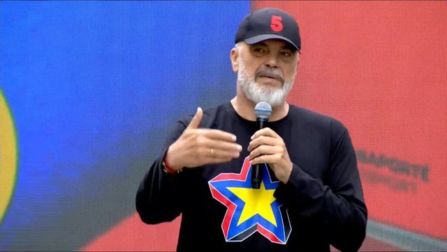 “Mitingje me muzikë dhe valle”/ Rama: I dhamë
